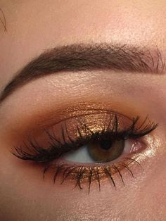 Party Look Eye Makeup, Afro Wedding, Eyeliner Trends, Gold Eyeshadow Looks, Makeup Cleaning, Gold Eye Makeup Tutorial, Warm Makeup, Prom 23, Make Up Designs