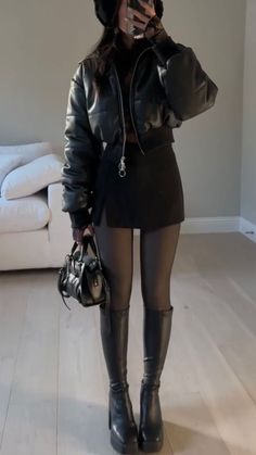 Dark Colors Outfit, Diner Outfits, Dark Aesthetics, Mode Zara, Cold Outfits, Looks Street Style, 가을 패션