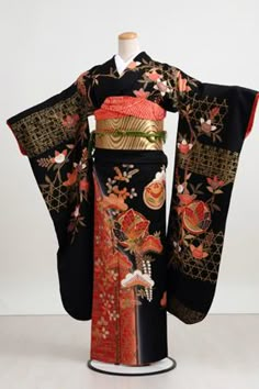 Wish: 1 day i will try on a kimono. Its just so beautiful! (hope it's ok since I am not Japanese) Kimono Patterns, Furisode Kimono, Red Kimono, Beautiful Kimono, Mode Kimono, Kimono Design