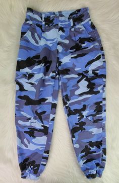 PHOTOS MAY BE BRIGHTER IN PICTURE THEN IN PERSON DO TO PHOTO LIGHTING PLEASE SEE PHOTOS FOR DETAILS & MEASUREMENTS FOR EXACT FIT USE ZOOM SHIPPED PROMPTLY 💨  #C127 Blue Camo Pants, Cute Ripped Jeans, Blue Camouflage, Tomboy Style Outfits, Camo Pants, Blue Camo, Photo Lighting, Tomboy Fashion, Fall Fashion Outfits