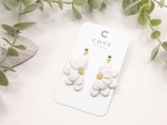 COVE Clay Designs  🌱 Flourish Collection - No.12 Handcrafted white flower clay earrings with 24k gold plated findings. Dainty and elegant floral earrings with handcrafted petal details, perfect for your beach and summer outfits or for a beautiful bride. The Flourish Collection is a beautiful floral/botanical collection representing the beauty of personal growth. When we are committed to -and invest time - in becoming the best version of ourselves, we blossom and grow into something really speci Gold Daisy Earrings, White Flower Earrings, Flower Clay, White Flower Earring, Clay Designs, Gift Ideas For Women, Botanical Collection, Daisy Earrings, Clay Design