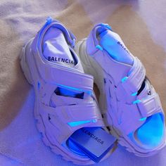 Authentic Balenciaga Track Sandals In Very Good Condition Very Clean Used A Few Times.Sandals Very Cool And Elegant. Comfortable For Everunisex Balenciaga Track Sandals, Shoes Balenciaga, Balenciaga Track, Balenciaga Shoes, Cream White, Flip Flop Sandals, Balenciaga, Flip Flops, Shoes Sandals