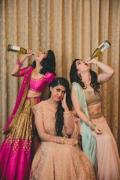 😂 Peach Lehenga, Bridal Photography Poses, Bride Photoshoot, Wedding Photoshoot Poses, Indian Wedding Photography Poses, Bridal Poses, Wedding Couple Poses Photography, Indian Wedding Photos