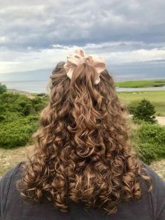 Highlights Curly Hair, Hairdos For Curly Hair, Wavy Curly Hair, Curly Hair Inspiration, Curly Girl Hairstyles, Curly Hair Routine, Curly Hair Tips, Long Curly Hair