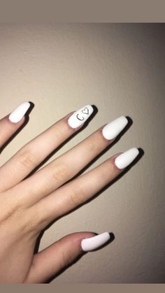 Bf Letter On Nails, White Nails With Black Initials, Letter Nail Designs Initials White, White Nails With K Initials Acrylic, White Nails With C Initial, White Nails With Initials Acrylic Short, Acrylic Nails With A C Initial, Letter C On Nails Initials, Nails Woth Initial