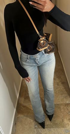 Winter Outfits Black Women Classy, Jean And Heels Outfit Casual, Fancy Jeans Outfit Classy, Jeans And Heels Outfit Aesthetic, Birthday Looks Outfit Classy Winter, High Heel Jeans Outfit, Heals And Jeans Outfits Going Out, Womens Conservative Outfits, Casual Dress Outfit Fall