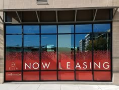 an advertisement on the side of a building that says, nowleasing with red and black paint