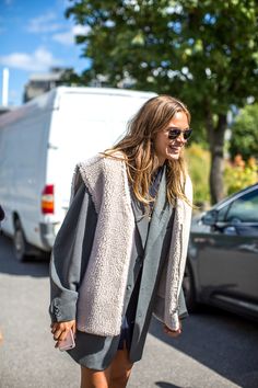 Going Danish: Street Style from Copenhagen Danish Street Style, Minimal Stil, Copenhagen Street Style, Hippie Fashion, Danish Fashion, Styles Ideas, Danish Style, Gilet Long, Copenhagen Fashion Week