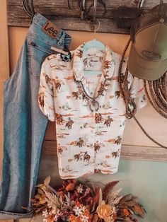 Super soft and lightweight vintage western button up Western 90s Fashion, Western Button Up, Old Western, Button Ups, Vintage Western Outfits, Western Tops, Western Outfits Women, Western Style Outfits, Cowgirl Chic