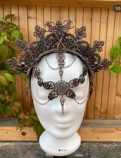 Steampunk / fantasy headdress 🌸 I made the headpiece myself. 🤗 Headpiece made of filigree and chains. New and unworn. No returns, no refunds! Steampunk Halloween Festival Headpiece, Gothic Festival Headpiece, Steampunk Halloween Party Headpiece, Handmade Gothic Headpiece For Party, Steampunk Adjustable Festival Headpiece, Punk Crown Headpiece For Festival, Punk Crown Style Festival Headpiece, Punk Style Crown Headpiece For Festivals, Masquarade Masks