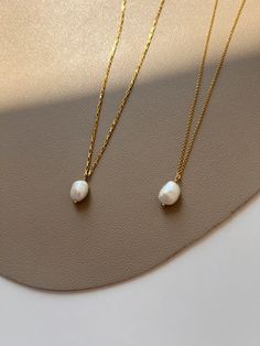 ✿Sold individually  ✿ Material: 11-13mm High-Quality Baroque Freshwater Pearls ✿ Finish: 14K US Gold-Filled Chain ✿ Chain: Approx. 16 inches in length with 2 inches adjustable chain ✿ Tarnish resistant, hypoallergenic, safe for sensitive skin ✿ P L E A S E   N O T E: All of our freshwater pearls are all-natural and unique, therefore each shape is slightly different and won't exactly be like in the picture.  Meanwhile, there may be measurement differences caused by our handmade process. We will try our best to consistent as possible to give you the best quality. ✿ G I F T  If you want to package in a ready-to-gift kraft jewelry box (FREE) and add a gift note, just "mark as gift" and leave a gift note in the message box at checkout. ✿ S H I P P I N G All pieces listed in my shop will be ship Elegant Pearl Charm Necklaces For Jewelry Making, Classic White Charm Necklace With Clavicle Chain, Minimalist Baroque Pearl Jewelry For Formal Occasions, Minimalist Necklaces With Pearl Charm, Elegant Pearl Chain For Jewelry Making, Minimalist Baroque Pearl Jewelry With Delicate Chain, Pearl White Baroque Pearl Jewelry With Clavicle Chain, Baroque Pearl Clavicle Chain Jewelry Gift, Baroque Pearl Clavicle Chain Necklace Gift