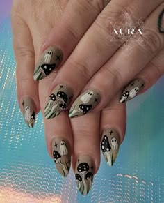 Unique Spooky Nails, Black And White Mushroom Nails, Halloween Mushroom Nails, Spooky Forest Nails, Mushroom Ghost Nails, Alt Fall Nails, Mushroom Fall Nails, Goblin Core Nails, Mothman Nails