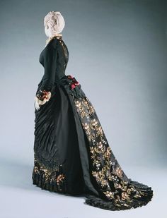 1870s Dress, Charles Frederick Worth, House Of Worth, 1870s Fashion, Victorian Era Fashion, Tea Gown, 1800s Fashion, Bustle Dress, Period Outfit