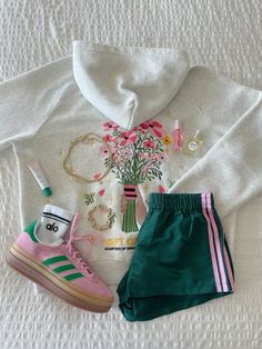 @miaslife_09 on TikTok Put Together Outfits, Bouquet Embroidery, Simple Outfits For School, Casual Preppy Outfits, Outfit Inspo Casual, Trendy Outfits For Teens, Casual School Outfits, Estilo Preppy, Cute Preppy Outfits