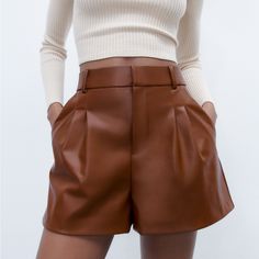 Size: M (Runs Small) Condition: Nwot Leder Shorts Outfit, Leather Shorts Outfit, Looks Com Short, Faux Leather Shorts, Look Short, Zara Shorts, Leather Shorts, Look Casual, High Waisted Shorts