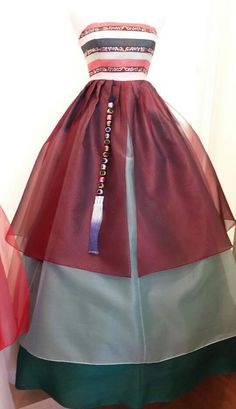 would give anything to get married in a hanbok fusion dress <3 Hanbok Fashion, Wedding Hanbok, Hanbok Skirt, Hanbok Wedding Dress, Fusion Dress, Hanbok Wedding, Sweet Sixteen Dresses, Korea Dress, Modern Costumes