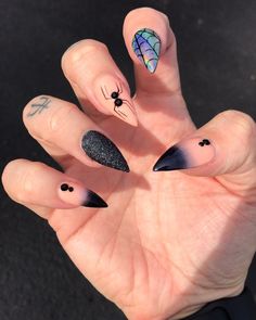 Creepy Nail Art, Halloween Nail Art Ideas, Pumpkin Nails, Simple Acrylic Nails