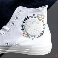 Converse Haute, Canvas Converse, Embroidered Converse, Converse Outfits, High Top Converse, Embroidery Shoes, Embroidered Shoes, White Converse, 자수 디자인