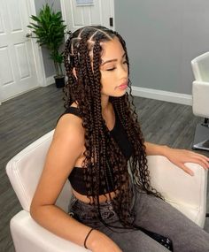 Get inspired by this beautiful knotless braids hairstyle with defined curly ends, perfect for a chic and effortless look! Knotless braids not only reduce scalp tension but also offer a natural flow, making them comfortable and easy to manage. The added curly ends bring a soft, feminine touch to this protective style. Ideal for any occasion, whether you’re heading to an event or looking for a low-maintenance daily look. Try this trendy braiding style for a fresh twist on classic braids!  #KnotlessBraids #ProtectiveHairstyle #BraidsWithCurls #CurlyBraids #NaturalHair #BraidedHairstyles #HairInspo #BraidsAndBeads #LongBraids #HairstyleIdeas #BraidsForWomen #BeautyInBraids #LowMaintenanceHair #TrendyBraids #HairGoals Hairstyles For Black Women Color, Beautiful Knotless Braids, Hairstyles For Black Women Twist, Knotless Braids Hairstyle, Hairstyles For Black Women Quick, Knotless Braids With Curly Ends, Classic Braids, Braids With Curly Ends, Intricate Hairstyles