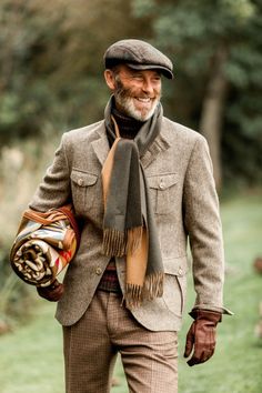 Style Gentleman, British Style Men, Older Man, Stylish Scarves, Mens Fashion Classic, Traje Casual, Sharp Dressed Man, Sport Chic