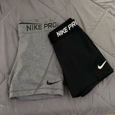 dois shorts preto e cinza nike, tecido confortável. @nike @pinterestbusiness Amazon Workout Clothes, Nike Spandex, Gymwear Outfits, Cute Nike Outfits, Fitness Wear Outfits, Nike Pro Shorts, Gym Outfits, Cute Preppy Outfits, Simple Trendy Outfits