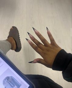 Stilettos Nails Black, Slitetto Nails, Staleto Nails Short, Stilleto Black French Tip Nails, Black Stilleto Frenchies, Long Baddie Nail Designs, Steletoes Nails Classy, Stilleto Frenchies, Stiletto Nails Black Women