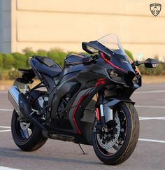 a black motorcycle parked in a parking lot