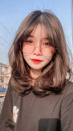 Shortish Haircuts, Korean Short Haircut, Short Hair For Chubby Faces, Short Hair Glasses, Chubby Face Haircuts, Medium Long Haircuts, Hairstyle For Chubby Face, Korean Haircut, Asian Haircut