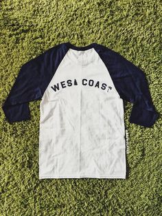 T-Shirts - West Coast Raglan - REDWOLF Cute Actors, West Coast, Mens Long Sleeve, Long Sleeve Tshirt Men, Long Sleeve Tshirt, Outfit Ideas, Mens Graphic, Actors, Mens Graphic Tshirt