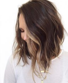 Medium Hair Waves, Middle Hair, Brunette Hair With Highlights, Medium Short Hair, Short Hair Balayage, Ombre Hair Color, Medium Hair Cuts, Dark Brown Hair, Shoulder Length Hair