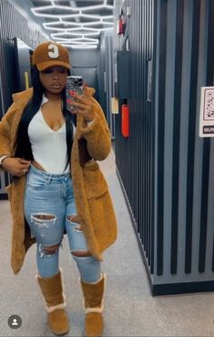 Shirt And Short Outfit, Vacation Outfits Baddie, Outfit Ideas Cold Weather, Layered Outfits Aesthetic, Outfit Ideas Cold, Fall Outfits Black Women, Boots Outfit Ideas, Western Boots Outfit, Plus Size Baddie Outfits