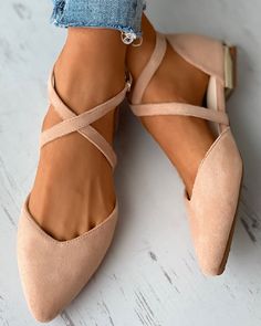 suede-pointed-toe-bandage-flats Chic Type, Trendy Fashion Outfits, Pointed Toe Heels, Online Fashion Stores, Inspiration Mode, Top Shoes, Cute Shoes, The List, Comfortable Shoes