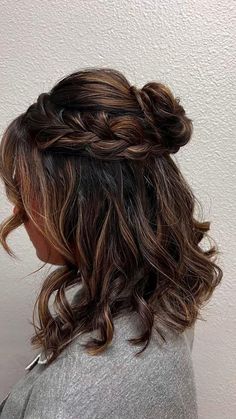 Elegant Updo: A timeless choice that never goes out of style. You can go for a sleek bun, a romantic chignon, or a braided updo for an extra touch of flair. Half-Up Half-Down: Perfect for those who want the best of both worlds. You can curl or straighten the bottom half of your hair and leave the top half twisted, braided, or simply pinned back with some glamorous accessories.  half up half down prom hair half up half down prom hair braids for black hair mom cut curly hair cut cornrows ideas Fancy Hairstyles Medium Length, Fancy Ponytail Hairstyles Short Hair, Short Hairstyle Women Fancy, Half Up Half Down Wedding Hair Medium Length, Shoulder Length Wedding Hairstyles, Hoco 2024, Sanggul Modern, Hoco Ideas