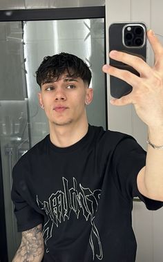 Boy Buzz Cut, Low Fade Hair, Selfie Ideas Men, Curly Hair Men Short, Buzz Cut Men, Mid Taper Fade, Buzz Cut Boys, Medium Fade Haircut, Long Buzz Cut