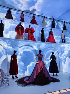 #dior #galeriedior #paris #christiandior #france #aesthetic Fashion Show Aesthetic, Mode Aesthetic, Dior Fashion Show, France Aesthetic, Dior Paris, Dior Fashion, French Vintage, Christian Dior, Minecraft