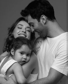 Family Photo Studio, Baby Family Pictures, Family Studio Photography, Foto Newborn, Family Photos With Baby