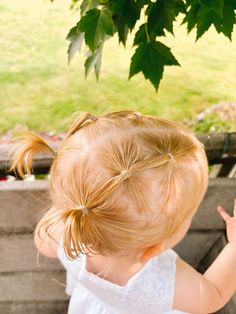 This is an easy hairstyle for babies/toddlers with shorter, thinner hair (and it only took me one bluey episode to do)! Easy One Year Old Hairstyles, Rhaenyra Hairstyles, Toddler Girl Hairstyles For Short Hair, Toddler Short Hairstyles Girl, Toddler Hairdos, Hairstyle For Babies, Baby Hairstyles Girl, Bluey Episode, Hazel Hair