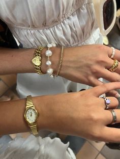 Gold Girl, Dope Jewelry, Classy Jewelry, Jewelry Lookbook, Stacked Jewelry, Mode Inspo, Girly Jewelry, Dream Jewelry, Jewelry Inspo