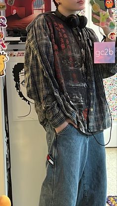 Grunge Outfits Men Winter, Aesthetic Outfits Masculine, Aesthetic Nonbinary Outfits, Masc Clothing Ideas, Yellow Flannel Outfit Men, 90s Grunge Guys Outfit, Casual Grunge Outfits Men, Men’s Emo Fashion