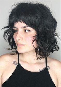 Haircut For Oval Face, Shag Bob, Hairdo Ideas, Shaggy Bob Hairstyles, Shaved Hair Women, Oval Face Shape, Medium Bob Haircut, Half Shaved Hair, Messy Bob