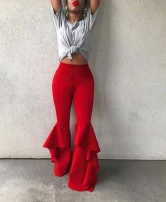 Hippie Women, Robes Glamour, Easy Chic, Looks Black, Bell Bottom Pants, Baggy Pants, Mode Inspo, Chic Vintage, Fashion Streetwear