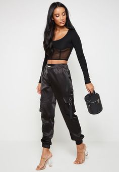 Cargo Trousers Outfit Going Out, Black Satin Cargo Pants, Cargo Trousers Outfit, Silk Pants Outfit, Cargo Pants Outfit Black