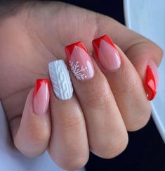 Short French Winter Nails 2023-2024 21 Ideas Nail Art Noel, Aqua Nails, Popular Trends, Oval Nails, Hot Nails