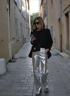 Silver Jeans Outfit, Silver Pants Outfit, Silver Trousers, Winter White Outfit, Silver Pants, Metallic Jeans, Metallic Pants, Trousers For Women, Chic Pants