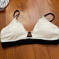 Never Worn Black And White Cupshe Bikini Top. Excellent Condition. Trendy White Triangle Top Swimwear, Trendy White Lined Swimwear, Chic White Swimwear With Built-in Bra, Chic White Swimwear With Bra-friendly Design, Summer Black Partially Lined Swimwear, White Lined Summer Swimwear, Partially Lined Swimwear For Summer Beach, Partially Lined Swimwear For Beach Season, Chic White Triangle Top Swimwear