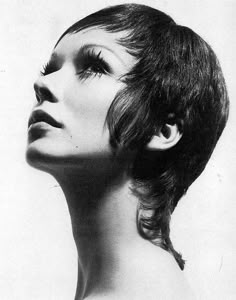 70s Short Hairstyles, Vidal Sassoon Haircut, Big Eyelashes, Feather Cut, Skinhead Girl, 60s Hair, Vidal Sassoon, Feathered Hairstyles