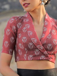 New Saree Blouse Designs, Traditional Blouse Designs, Latest Model Blouse Designs, Fashionable Saree Blouse Designs, Blouse Design Images, New Blouse Designs, Blouse Designs Indian, Ladies Blouse Designs