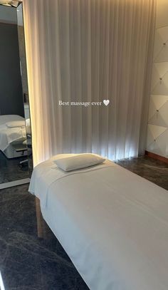 Beach Spa Aesthetic, Massage Asthetic Pic, Massage Aesthetic Instagram, Back Massage Aesthetic, Spa Time Instagram Story, Massage Aesthetic Spa, Massage Instagram Story, Relaxation Room Decor, Rich Wife Lifestyle