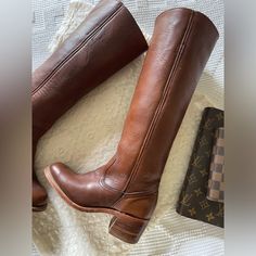 Circa 1970’s-1980’s This Pair Of Frye Vintage Campus Boots Are In Excellent Condition And Appear To Have Only Been Worn Once. Rare Pull On Collectors Banana Lining Women’s Size 5 Approximate Measurements: 2” Heel 14.5” Shaft Circumference 15.5” Shaft From Arch Scope Our Shop For More Boots. Vintage Leather Boots With Rubber Heel Cap, Vintage Snip Toe Boots With Rubber Heel Cap, Retro Leather Boots With Leather Lining, Vintage Vegetable-tanned Leather Boots, Vintage Goodyear Welted Boots With Almond Toe, Fitted Vintage Boots With Goodyear Welted, Fitted Vintage Boots With Goodyear Welt, Vintage Calf Leather Boots With Leather Sole, Vintage Vegetable-tanned Boots With Round Toe