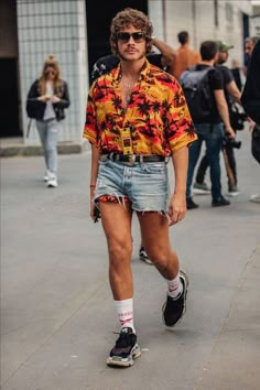 80s Summer Outfits, 80s Mens Fashion, Style Année 80, Streetstyle Summer, 80s Fashion Men, Look 80s, Mens 80s, 80s Men, 80s Mens